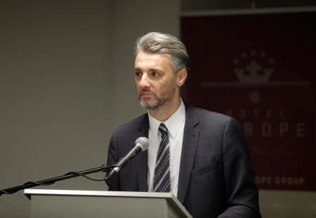 Formirati Vladu KS do Nove godine   