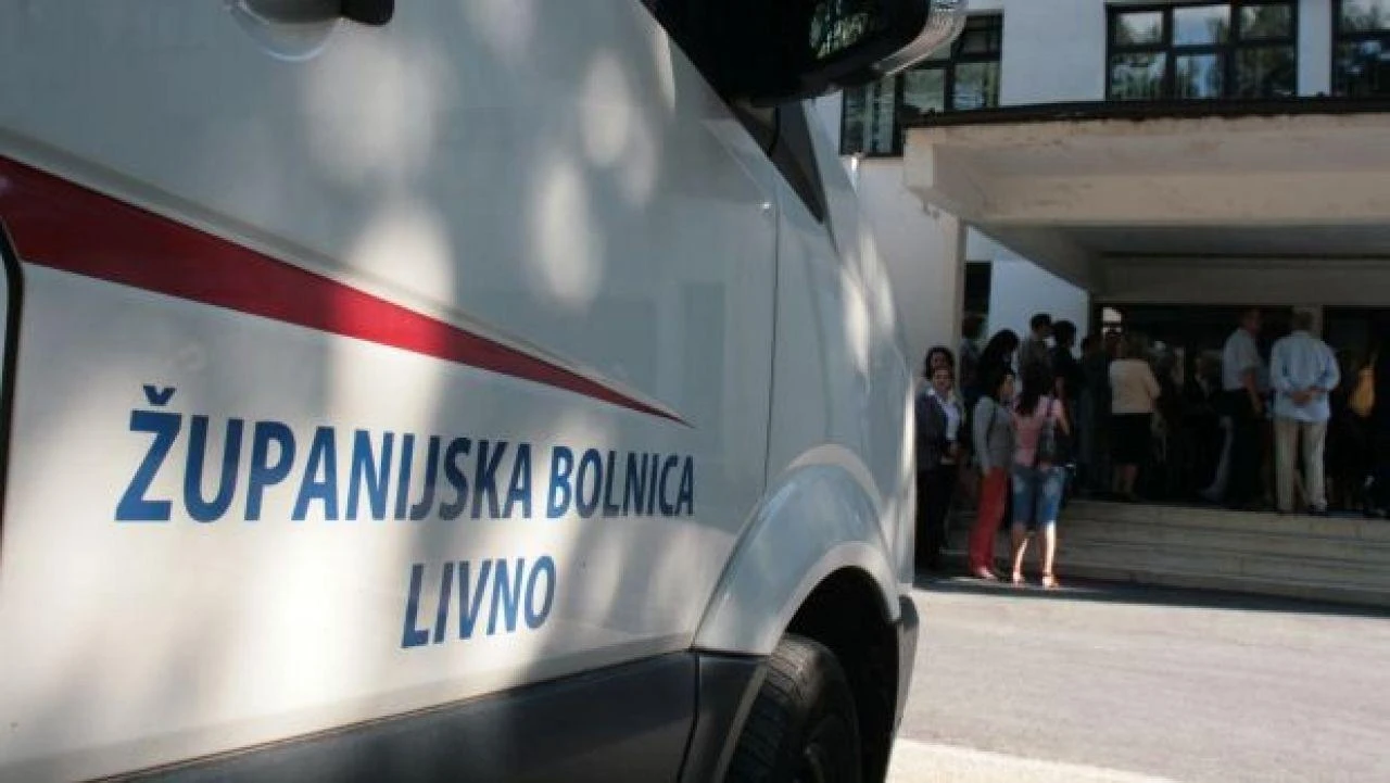 Srednjoškolci darivali pacijente u Županijskoj bolnici u Livnu