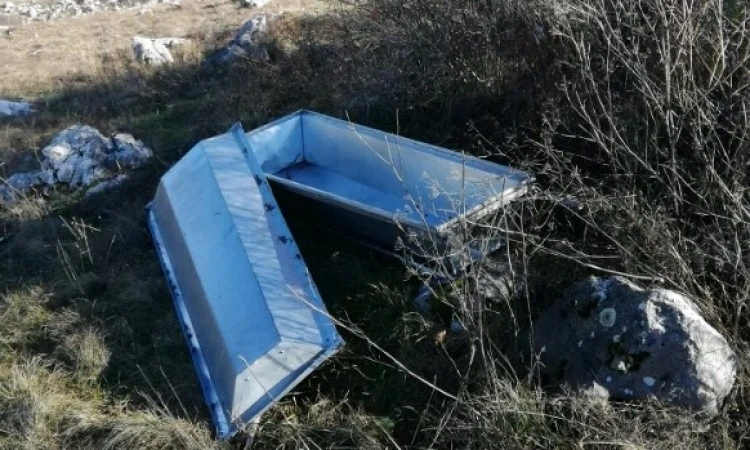 Uz cestu Livno - Šujica pronađen mrtvački sanduk