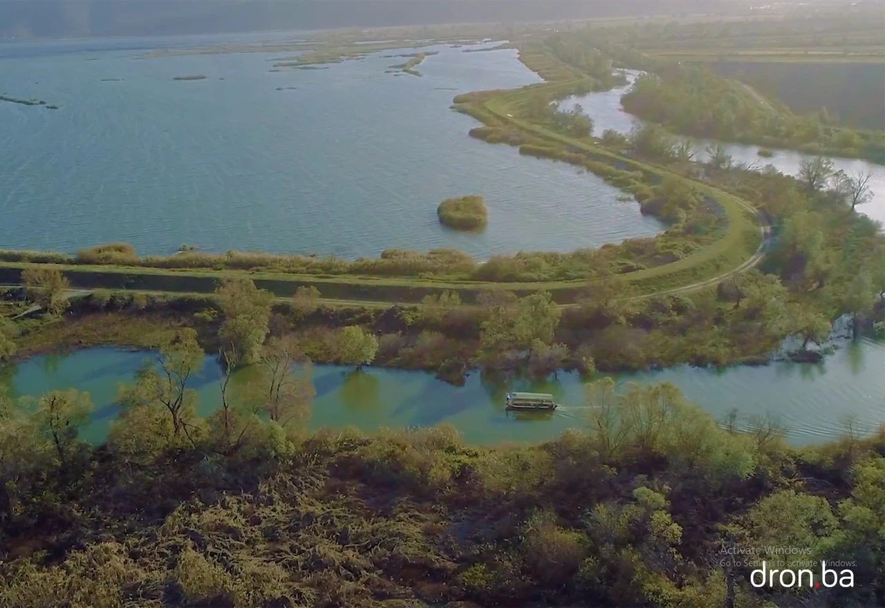 Pogled odozgo na Hutovo blato: Park prirode iz ptičje perspektive
