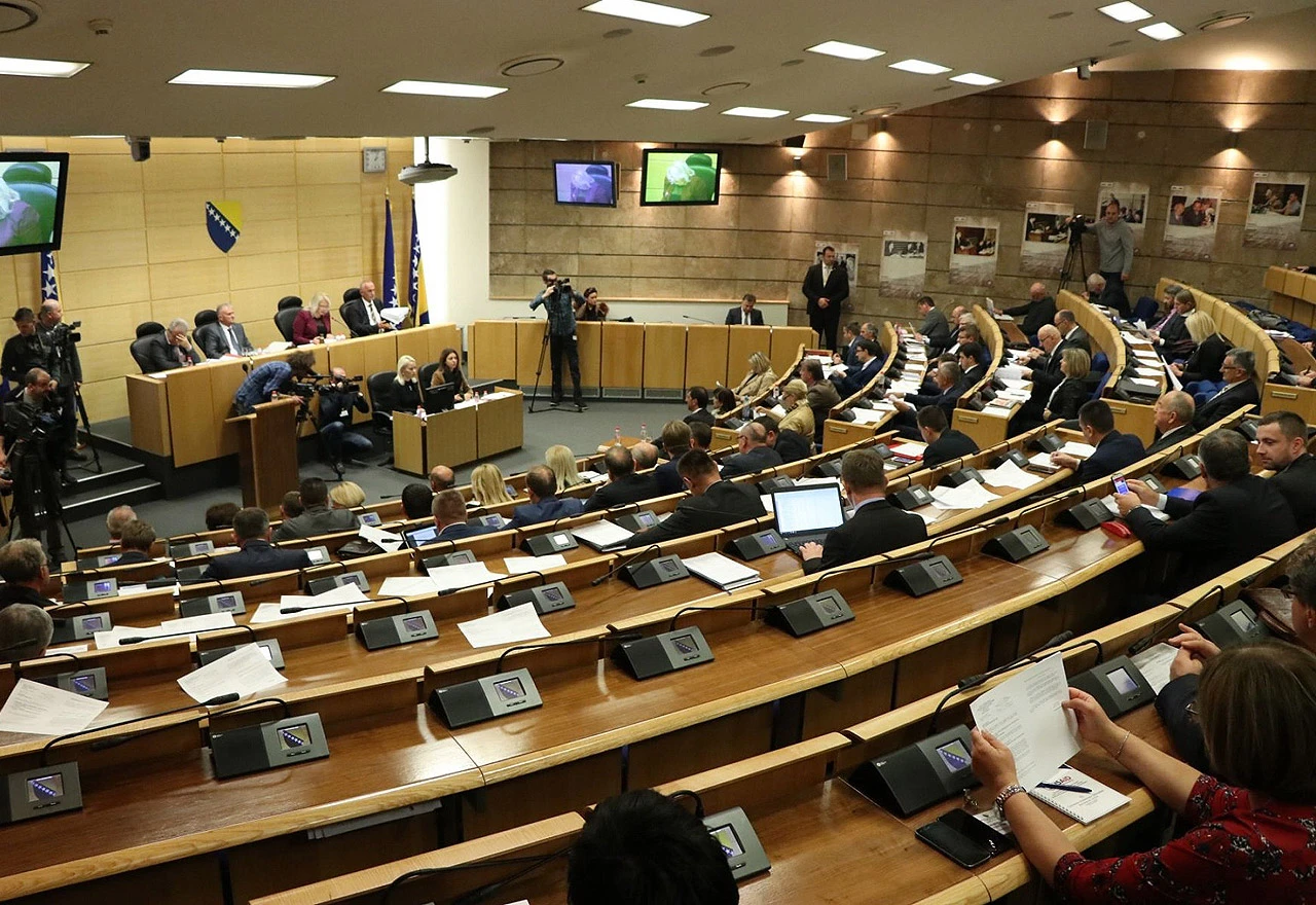 IDPI : I SIP ruši državu