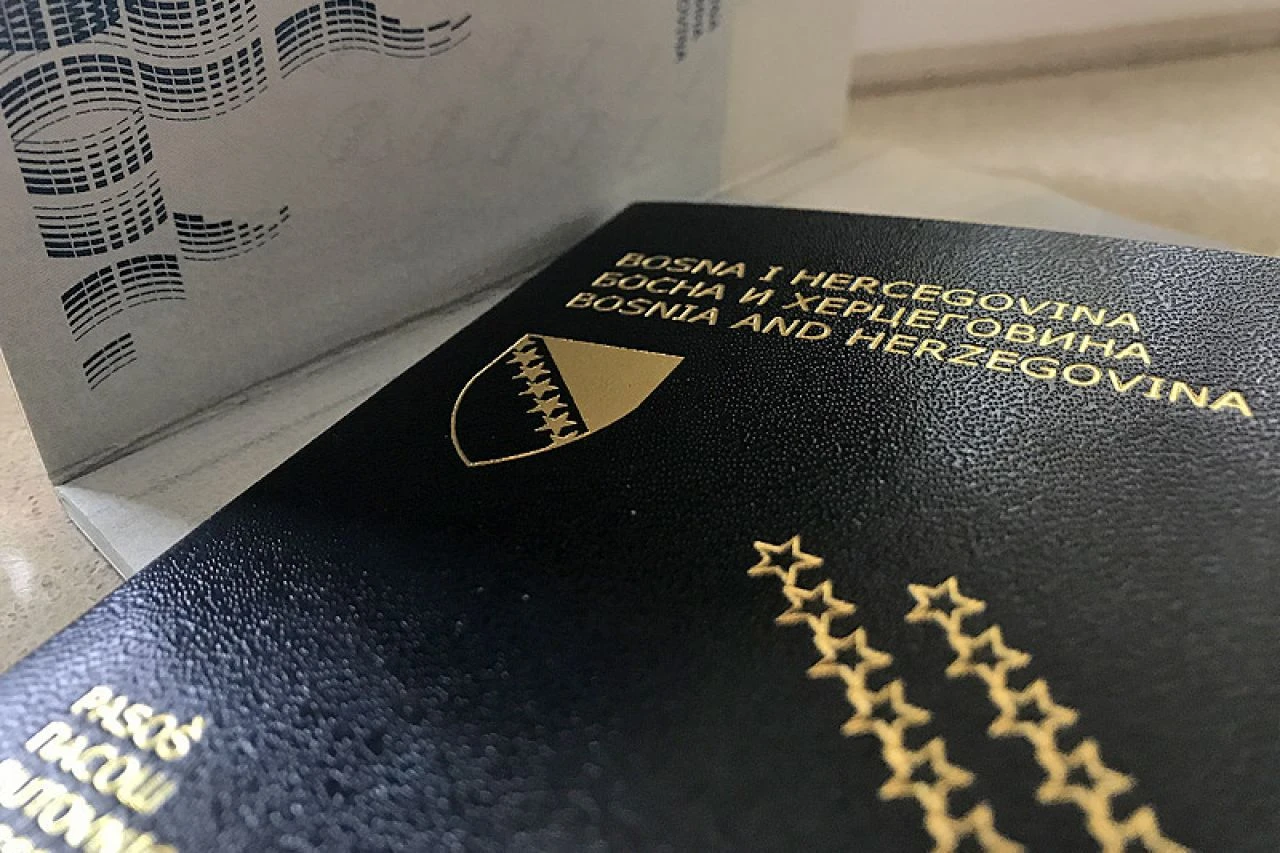 Dnevno se jedna osoba odrekne bh. državljanstva