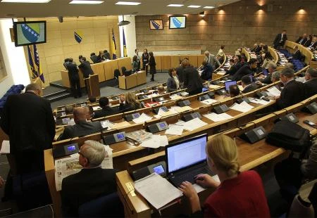 Novi sastav Parlamenta FBIH: Političari, stranački dužnosnici, profesori...