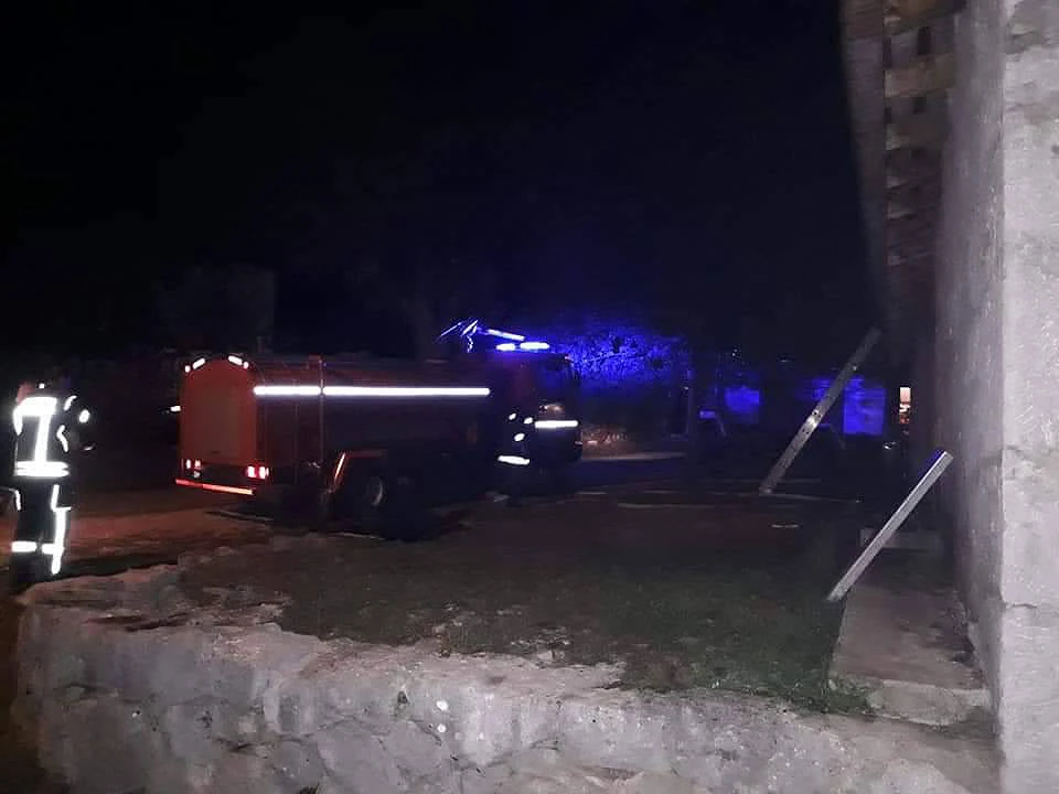 U Grudama izgorjela kuća