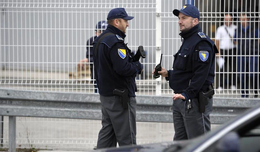 Masovna tučnjava među migrantima, policija morala uporabiti oružje