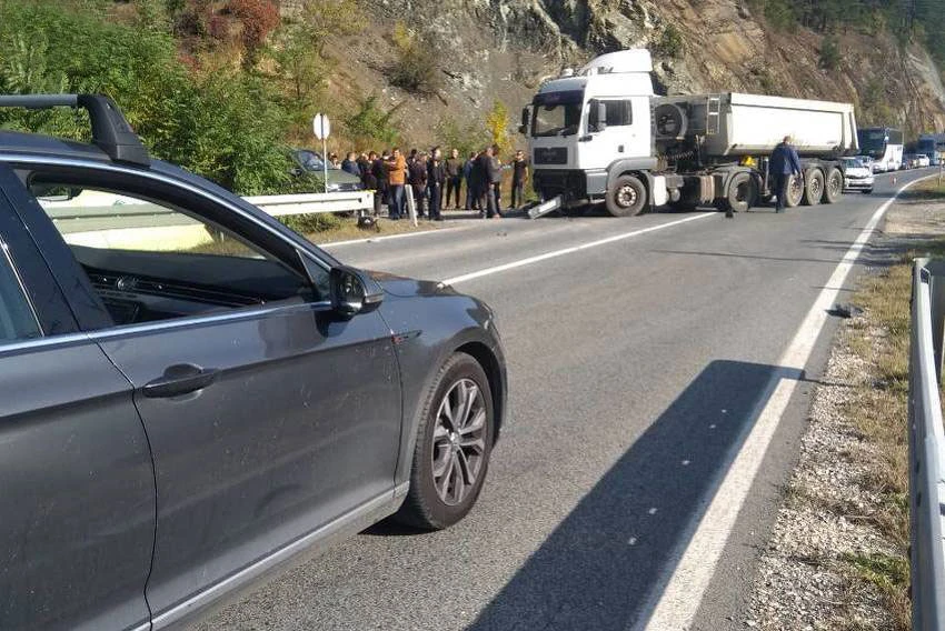 Jedna osoba ozlijeđena u sudaru teretnih vozila