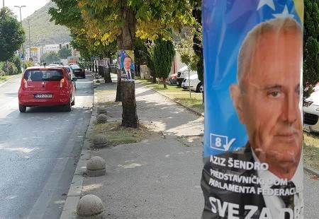 Poruke s plakata: Preko domovine, naroda i poštenja do fotelje