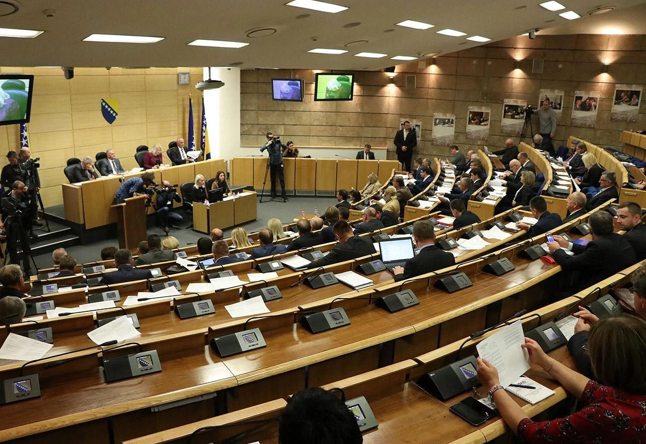 Pad i prije sjednice: Ništa od mandata i izbornih jedinica