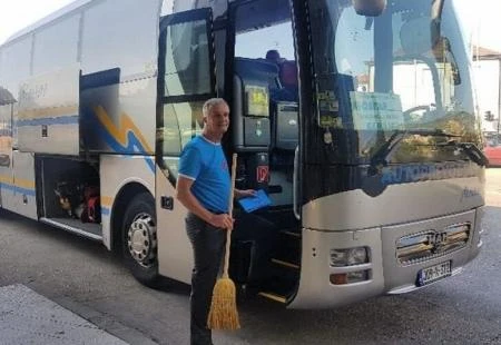 Lijanović krenuo autobusom i s metlom u ruci pa doživio prometnu nesreću