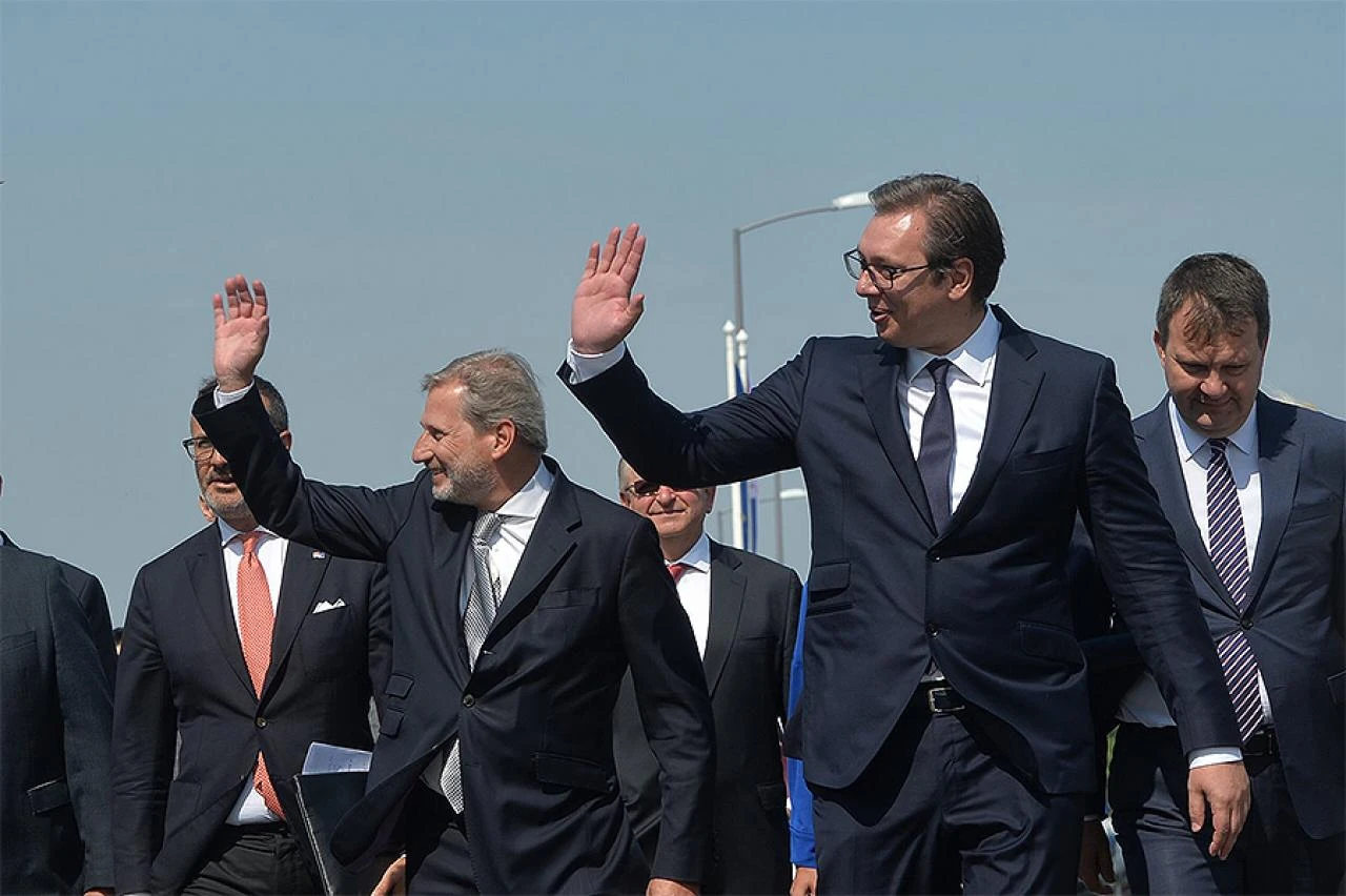 Vučić i Hahn otvorili Žeželjev most u Novom Sadu