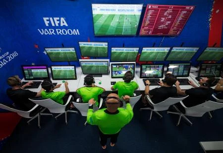 Platini: VAR ubija nogomet