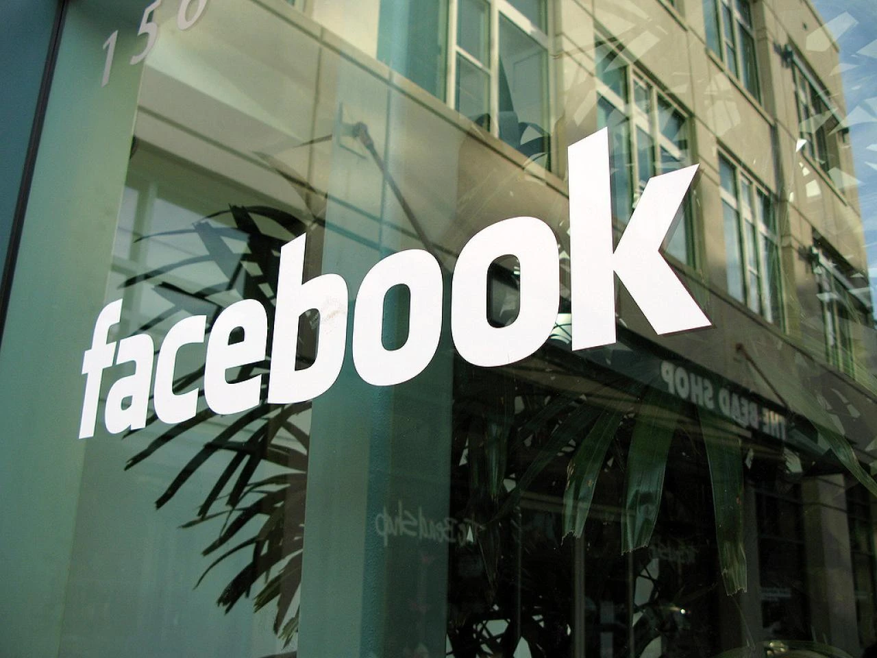 Facebook uklanja profile pojedinih vojnih dužnosnika
