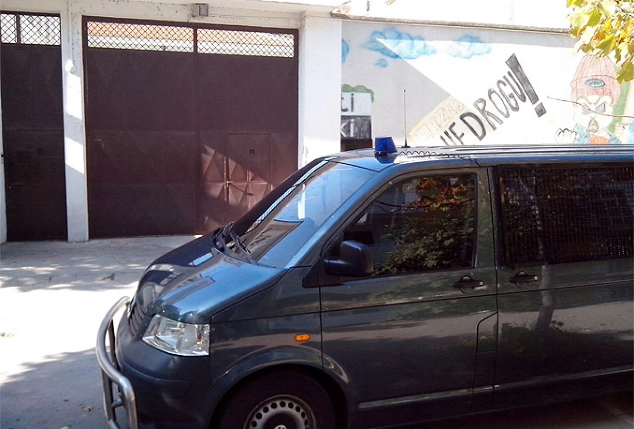 Drogu u KPZ Mostar unose u bananama, cipelama, kolačima...