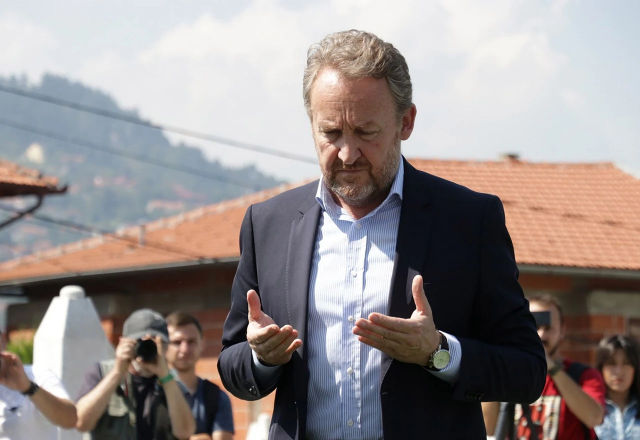 Alija Izetbegović: Nekad pisma o prodaji Srebrenice, danas četiri tv-serije