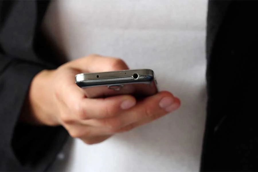 Ovisni Britanci provjeravaju mobitel svakih 12 minuta