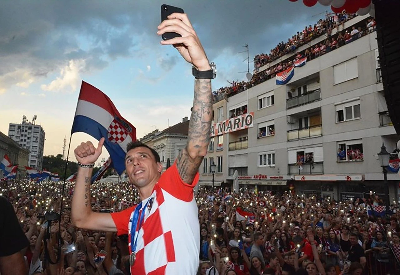 Ludilo u Slavonskom Brodu: Više od 40 tisuća ljudi dočekalo Mandžu