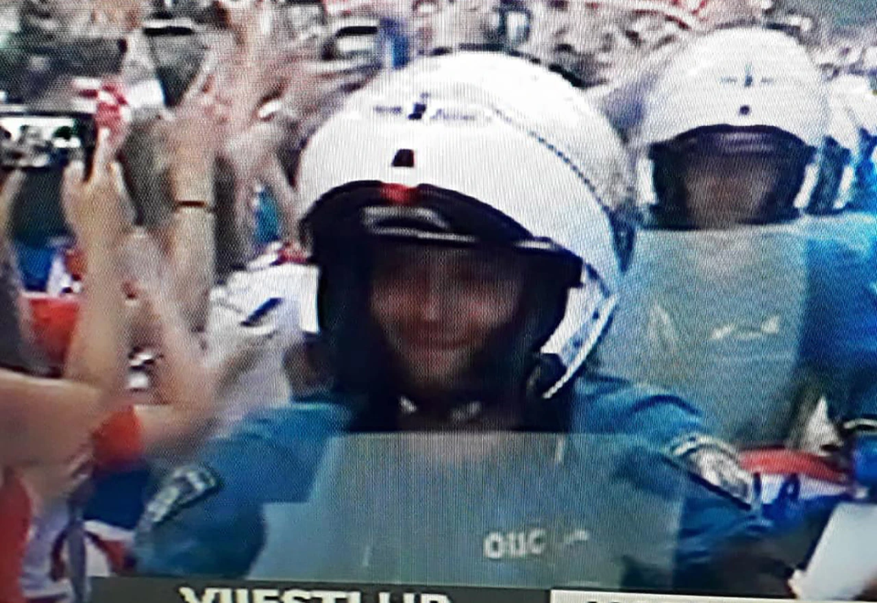 Policajca koji je pratio Vatrene nagradili ljetovanjem zbog smješka