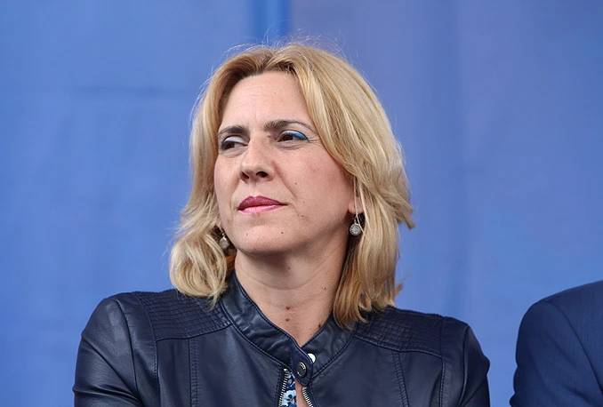 Uputio vulgarne riječi premijerki RS pa dobio prekršajnu prijavu