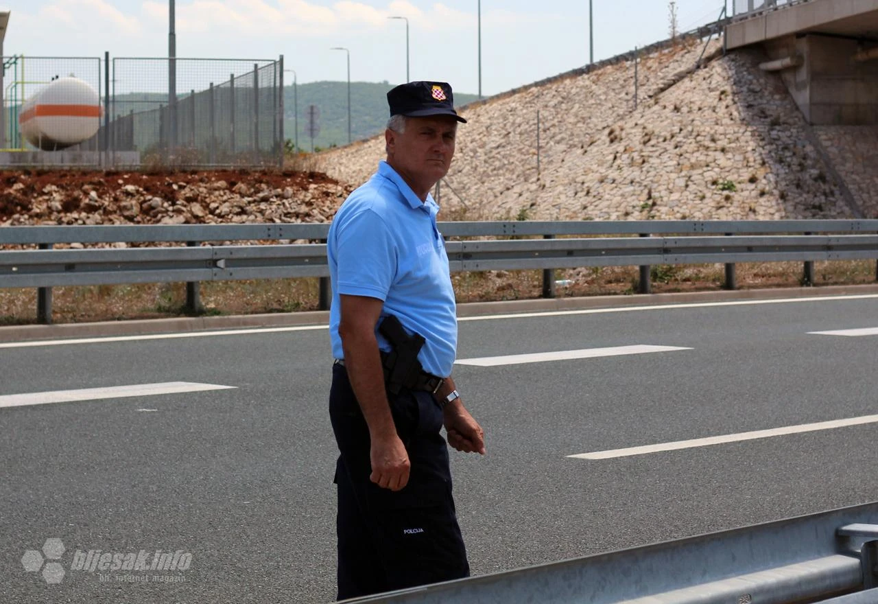 Zapovjednik ljubuške policije prijetio novinarima prekršajnom prijavom na Bijači
