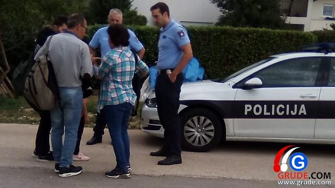 U Grudama otkriveni migranti: Policija na ulicama