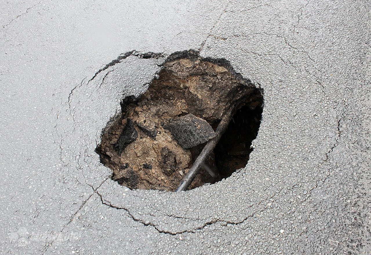 Još malo asfalta među rupama…
