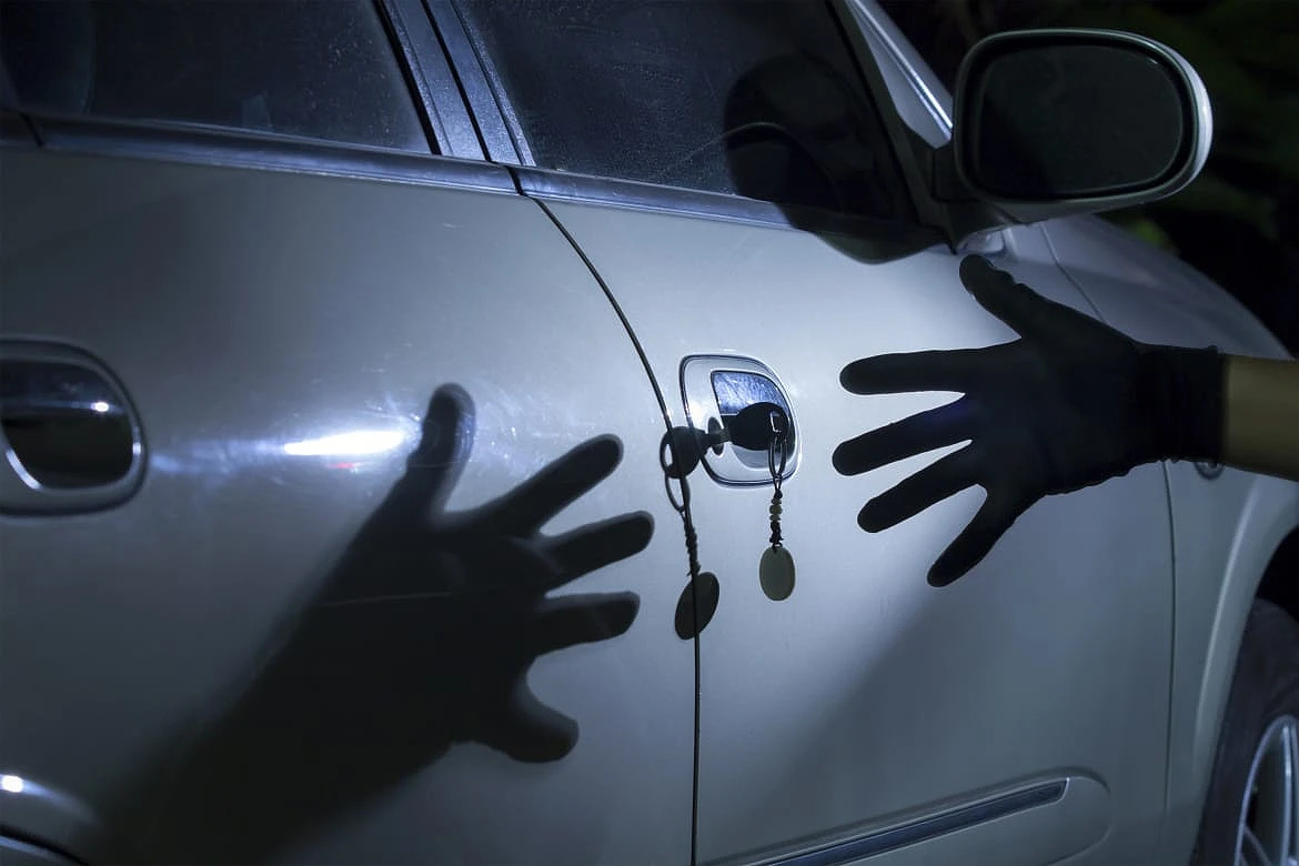 Kradljivcu automobila koji je ozlijedio policajca određen jednomjesečni pritvor
