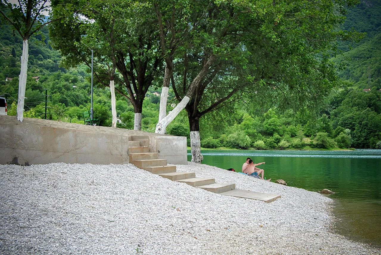 Jablaničko jezero dobilo plažu kao s razglednice