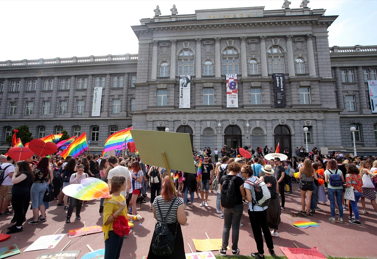 Zagreb pride prošao bez incidenata; u povorci 10.000 sudionika