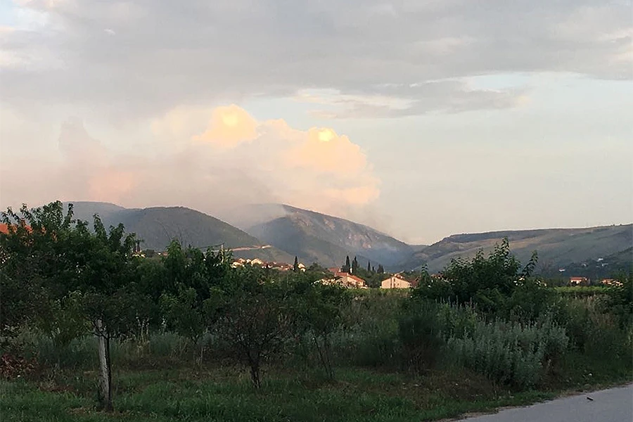 Požar kod Mostara: Miniran teren sprječava gašenje