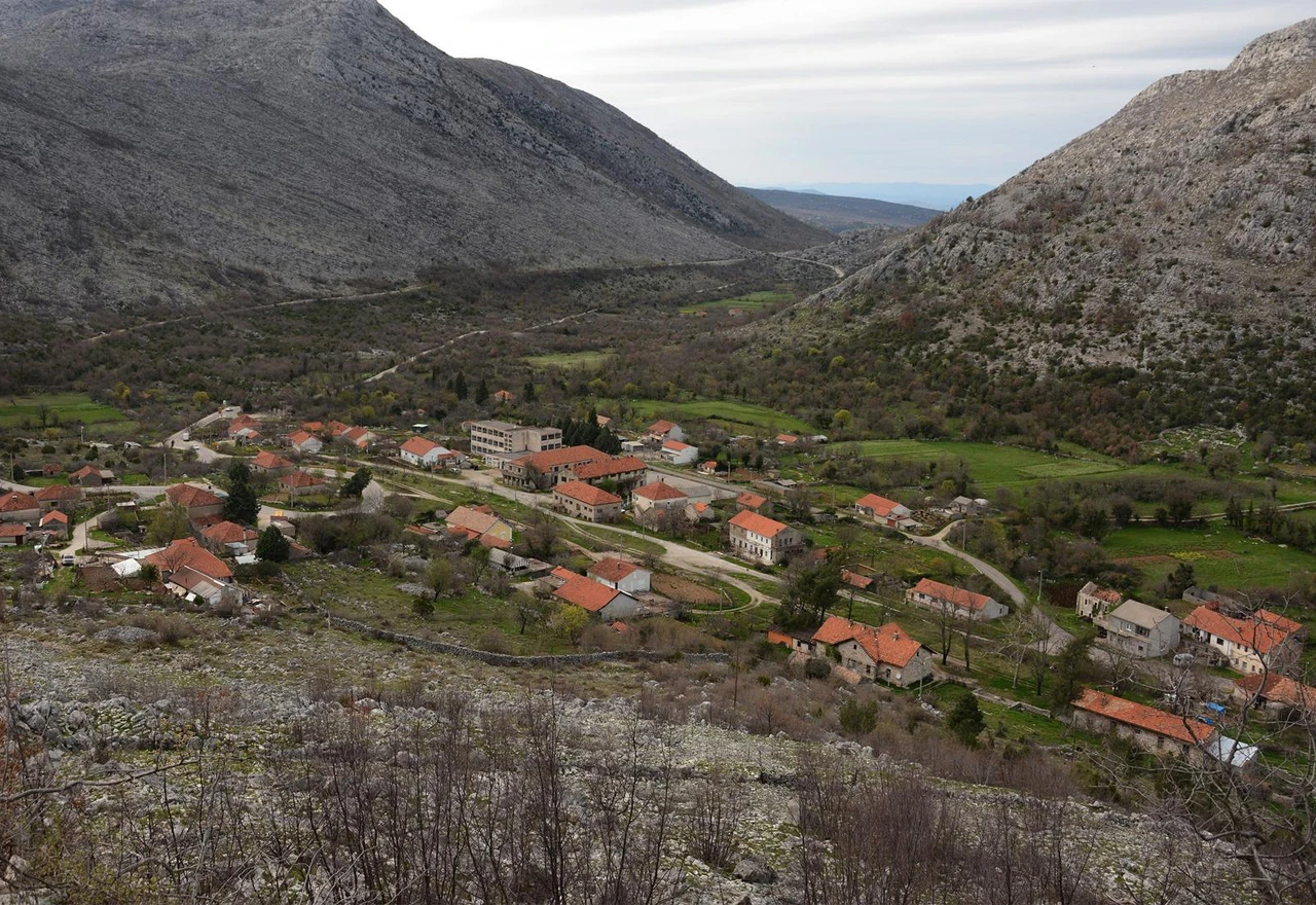 Nekad iz Hutova vlakom do Beča, a danas ni autobusom do Čapljine