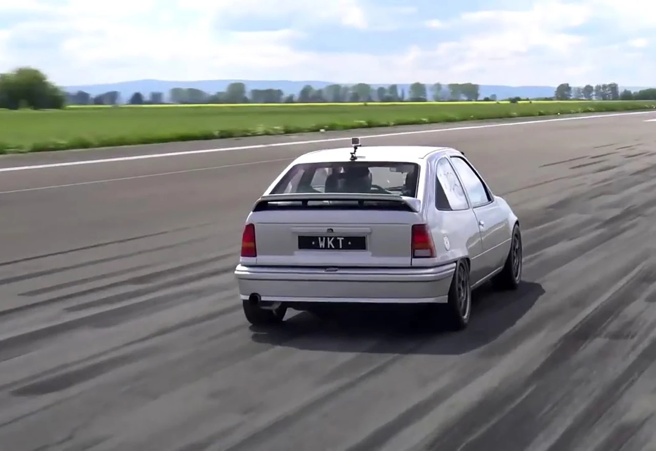 VIDEO| Suza suzu goni! Opel Kadett sa 1275 KS
