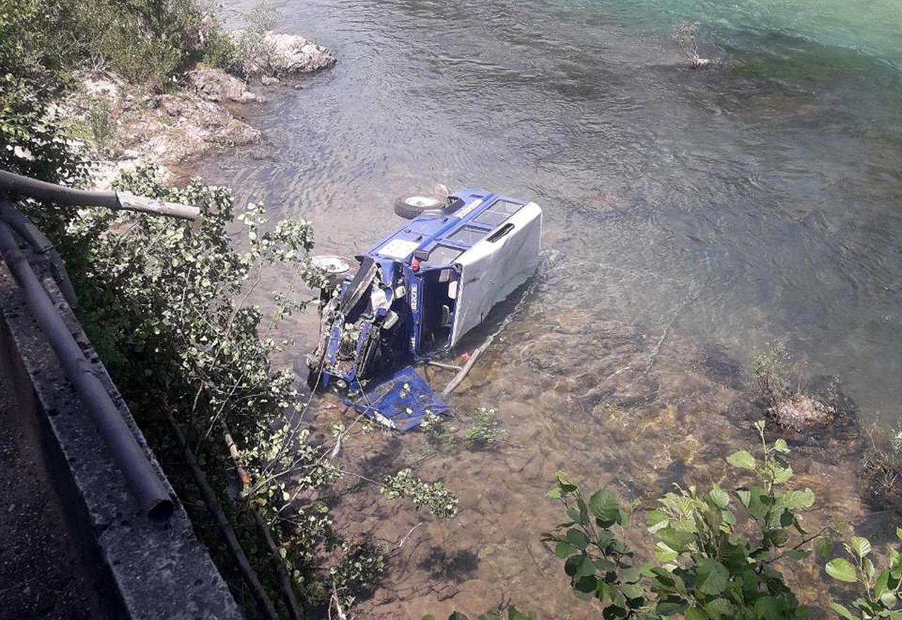 Konjic: Terencem sletjeli u rijeku, ozlijeđene dvije osobe