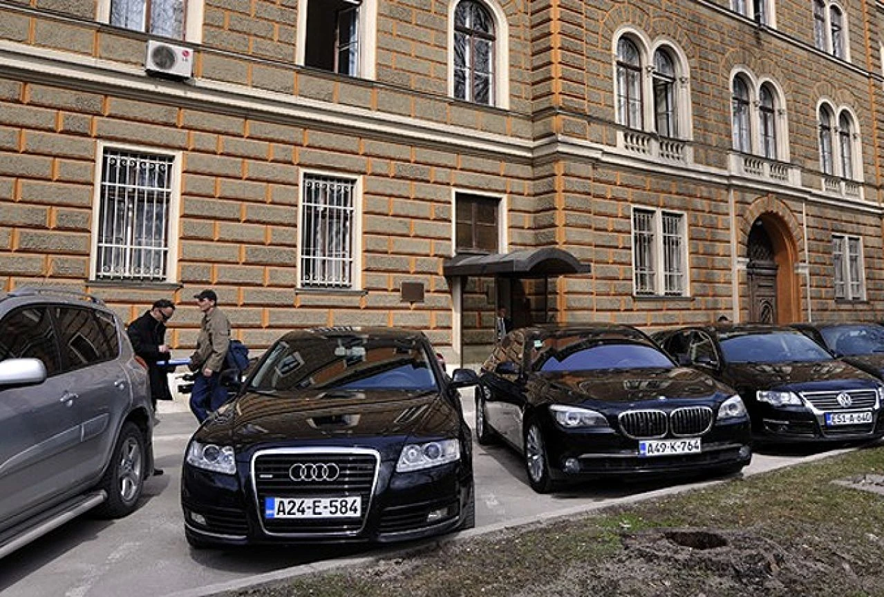 Prijevoz zaposlenih u institucijama obračunavat će se na cjenovniku javnog prijevoza