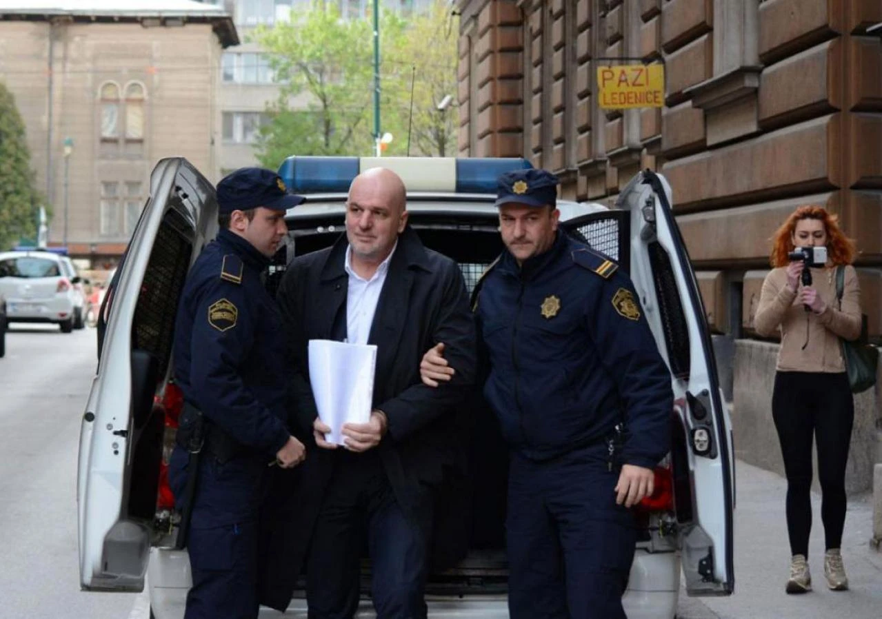 Stranački razgovori o zaposlenju sina