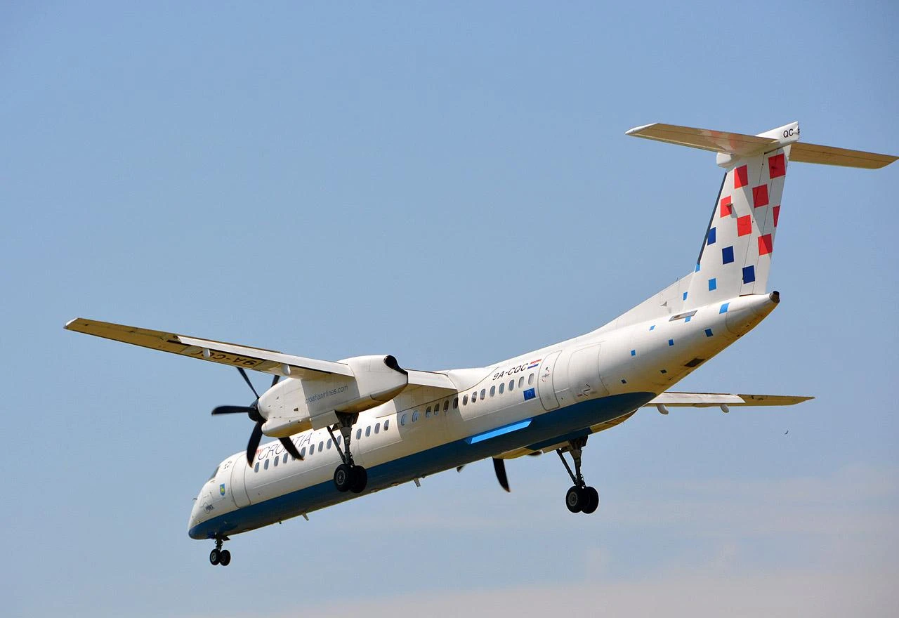 Na avionu CA puknulo pilotsko staklo, morali sletjeti u Zagreb