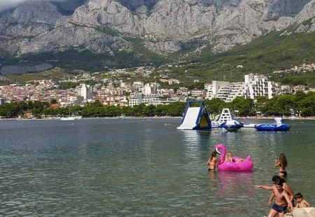 Makarska: Raskalašeni turisti genitalijama mahali susjedima