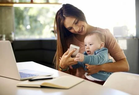 Čim se rode imaju Instagram: Trebaju li bebe imati vlastite profile?