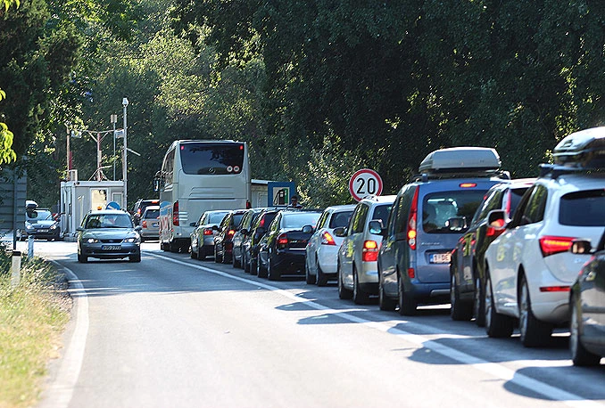 Granični prelazi: Gužve na Bijači i Doljanima