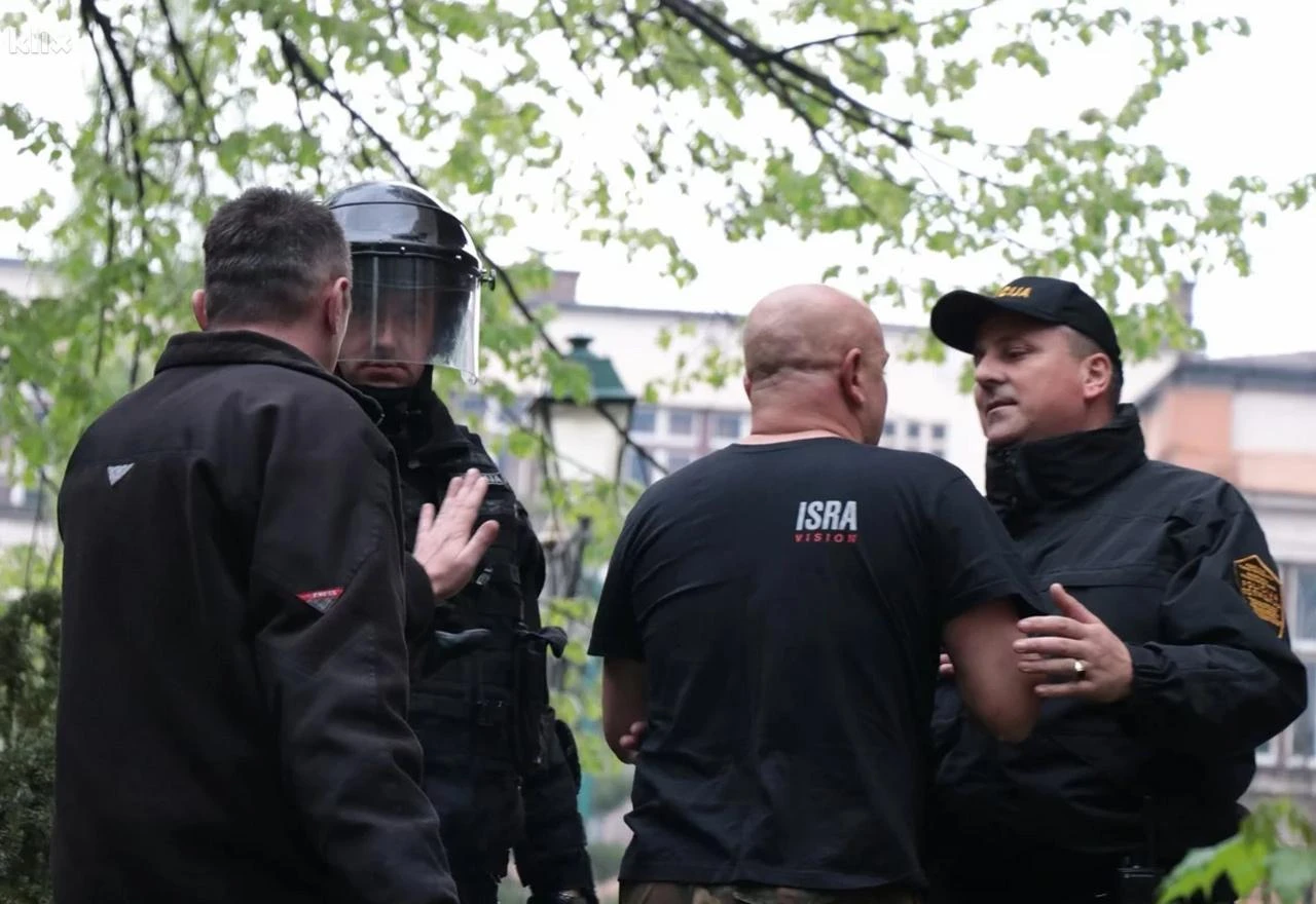 Borci se ponovno okupili ispred Parlamenta FBIH