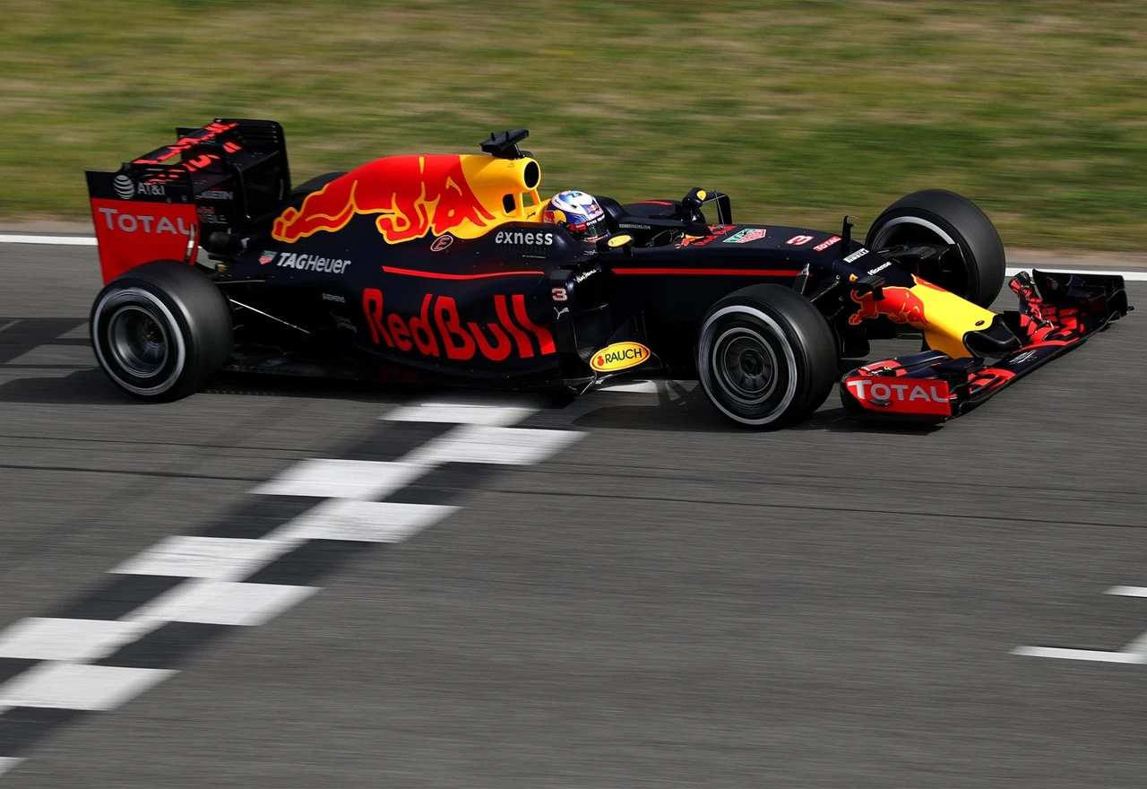 Ricciardo pobjednik VN Kine