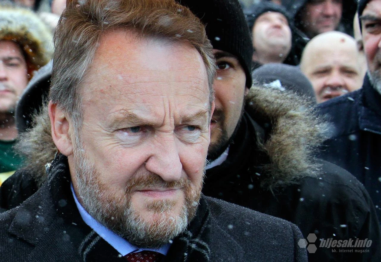 Izetbegović: Radit ćemo haubicu i dronove za ne daj Bože