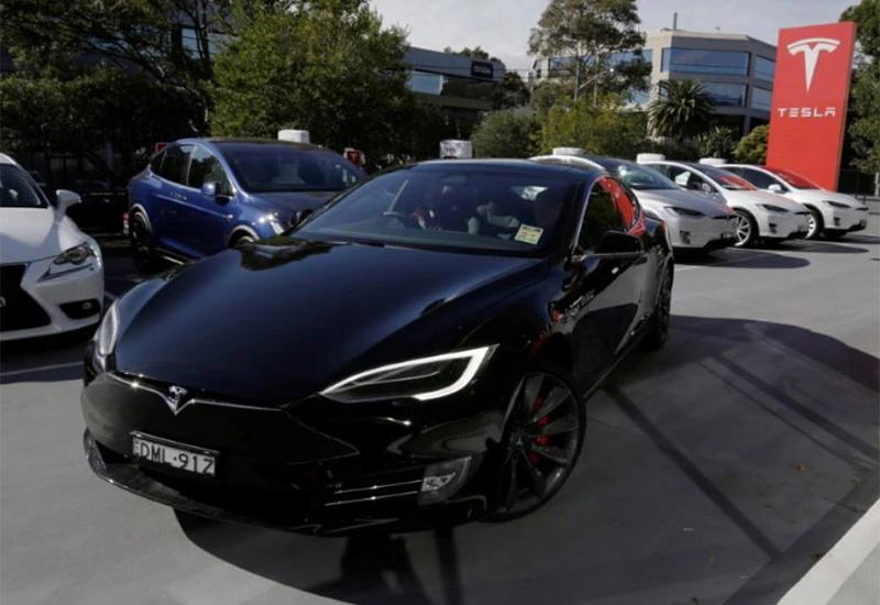Tesla povlači rekordnih 123.000 električnih automobila 