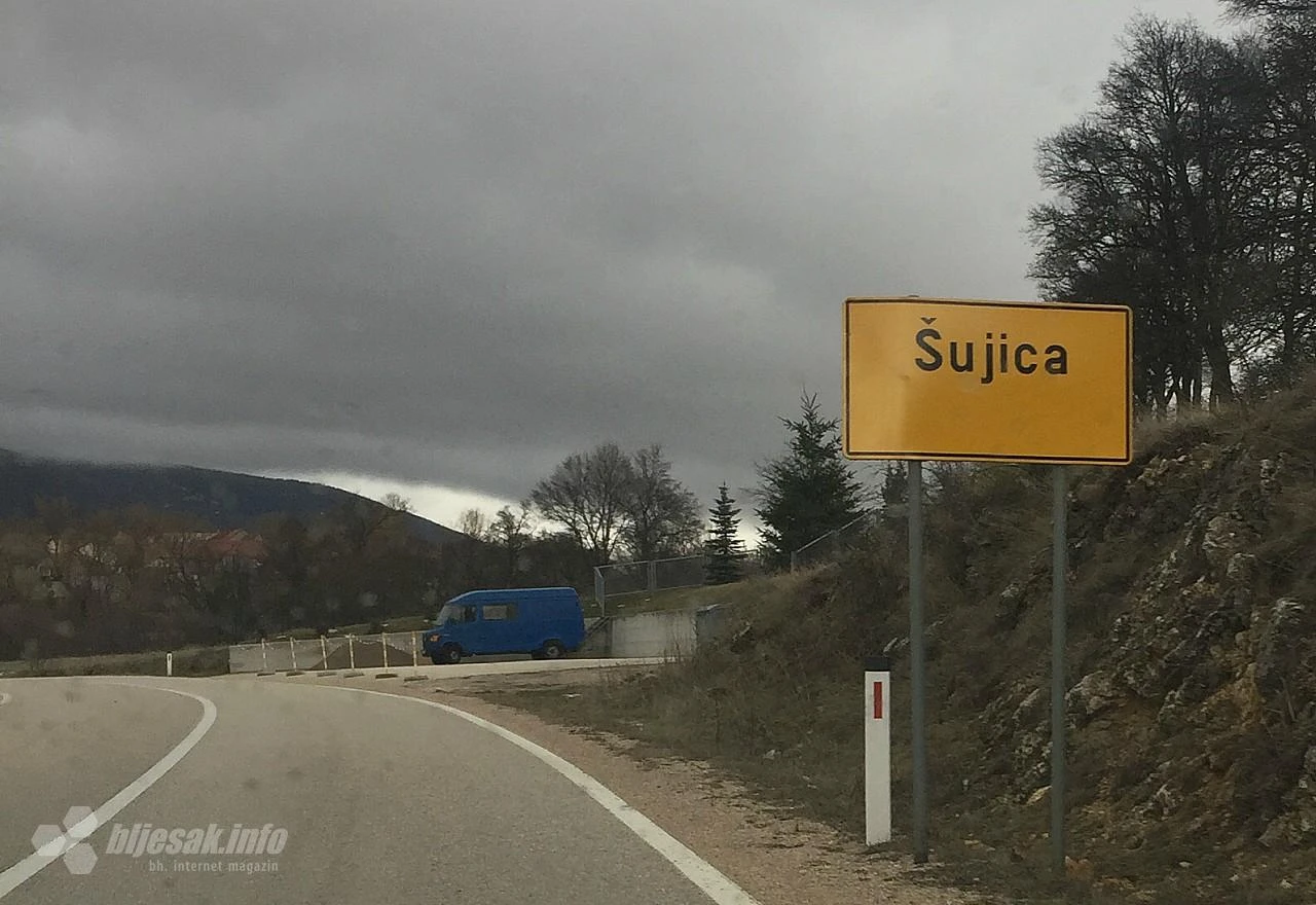 Odnijeli metalnu kasu i cigarete s benzinske