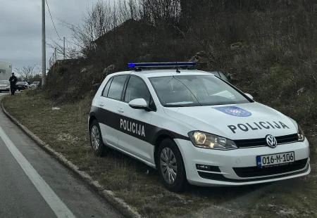 U Grudama vozač ozlijeđen nakon slijetanja, u Posušju izgorio automobil