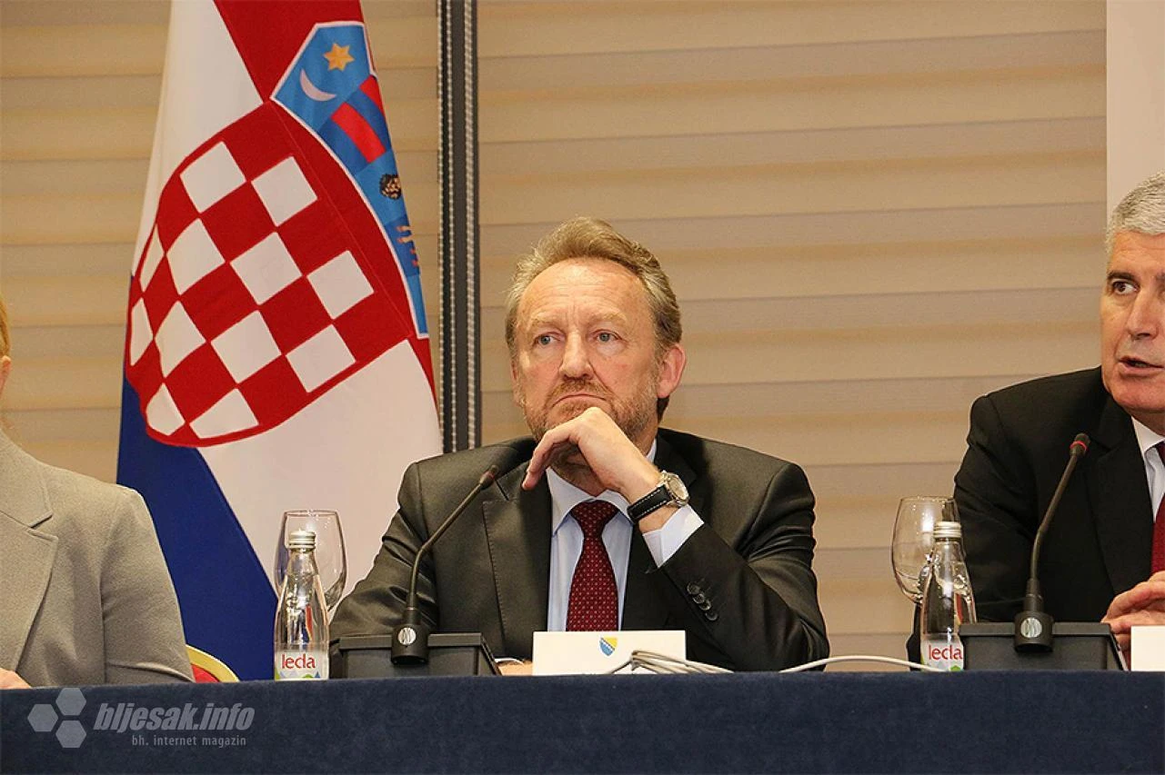 Izetbegović: Političari izmisle atentat s vremena na vrijeme
