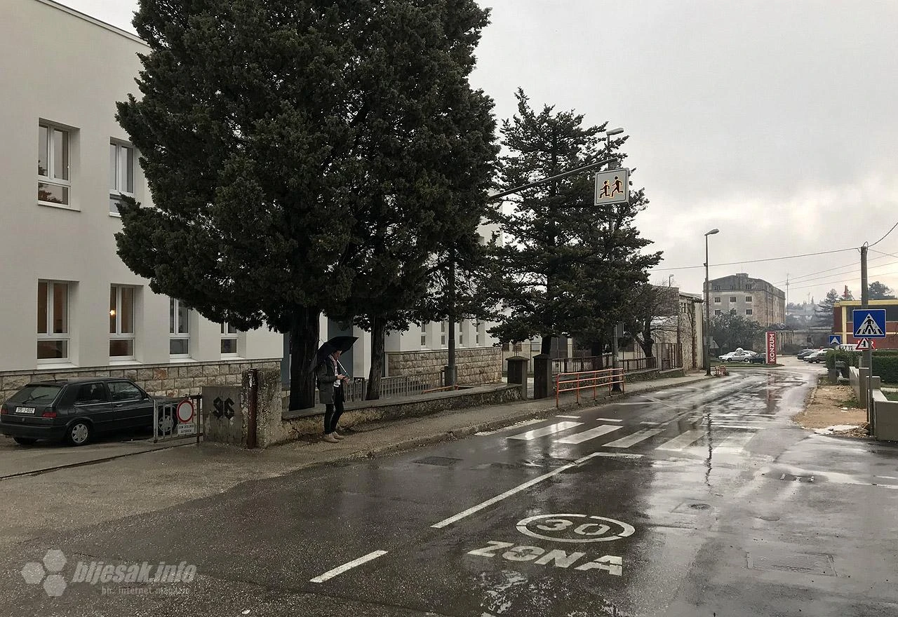 Široki Brijeg: Automobil udario učenika ispred škole