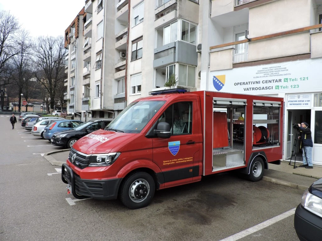 Vatrogasci u Jablanici dobili višenamjensko vatrogasno vozilo