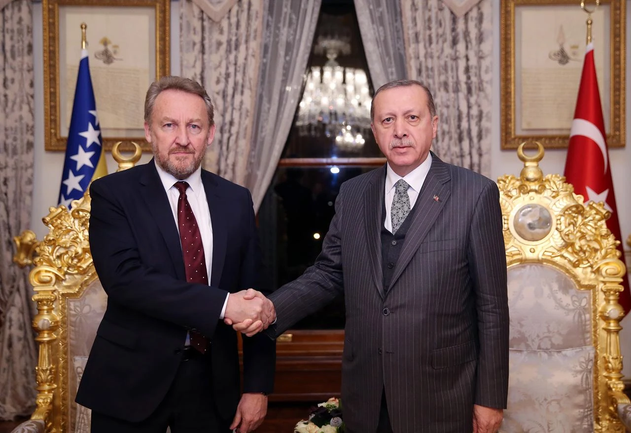 Izetbegović na brifingu kod Erdogana prije sastanka sa Vučićem