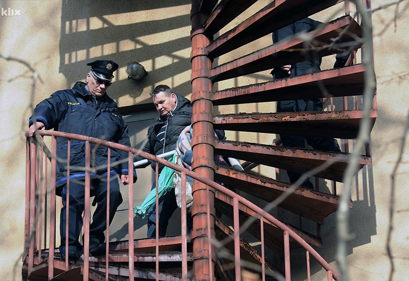 Policajci bivšeg predsjednika sindikata skinuli sa stepenica