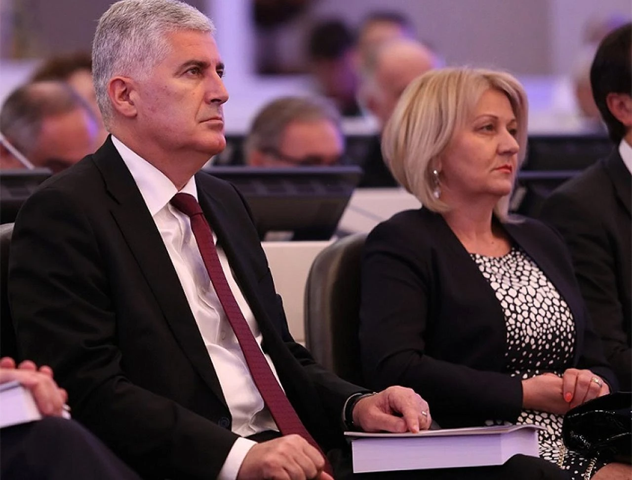 HS i HDZ 1990: HDZ BiH želi sahraniti Hrvate u Bosni